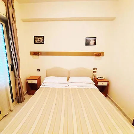 Delle Rose ホテル 3*