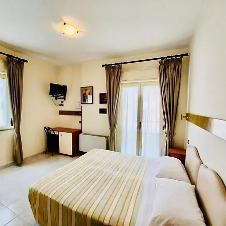 Delle Rose 3* بانيارا كالابرا