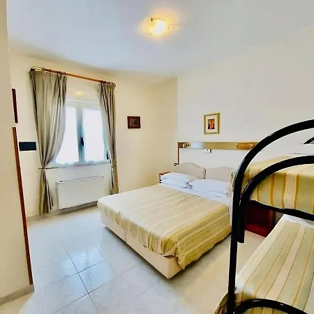 Delle Rose 3* بانيارا كالابرا