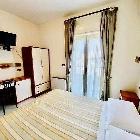 فندق Delle Rose بانيارا كالابرا