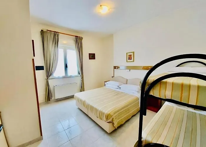 Delle Rose 3* באניירה קלאברה