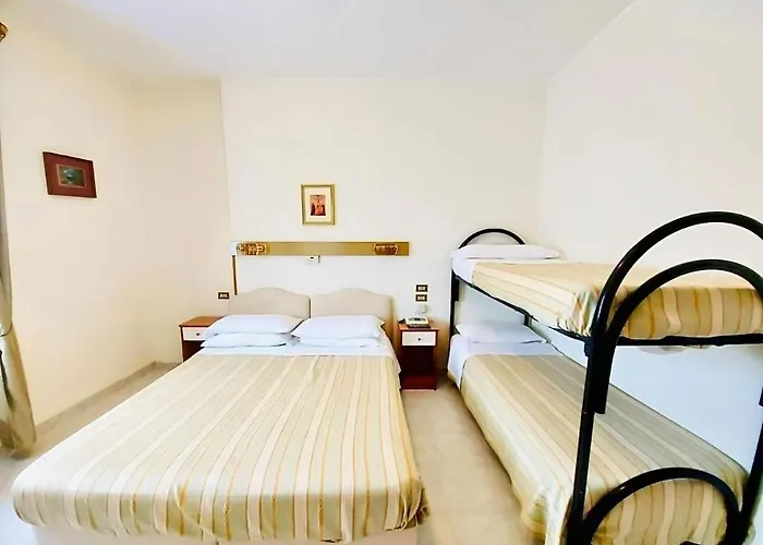 Delle Rose מלון באניירה קלאברה