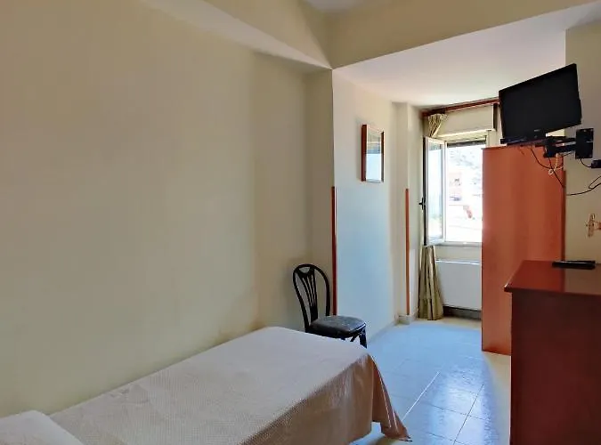 Delle Rose באניירה קלאברה