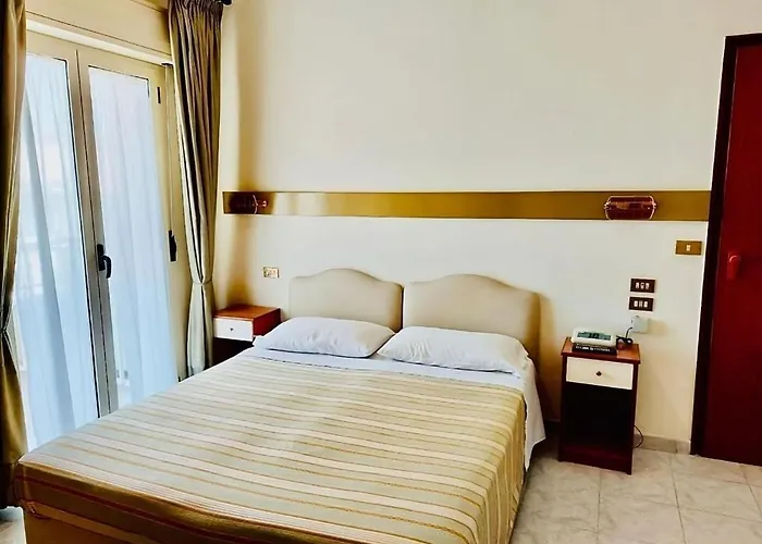 מלון Delle Rose באניירה קלאברה